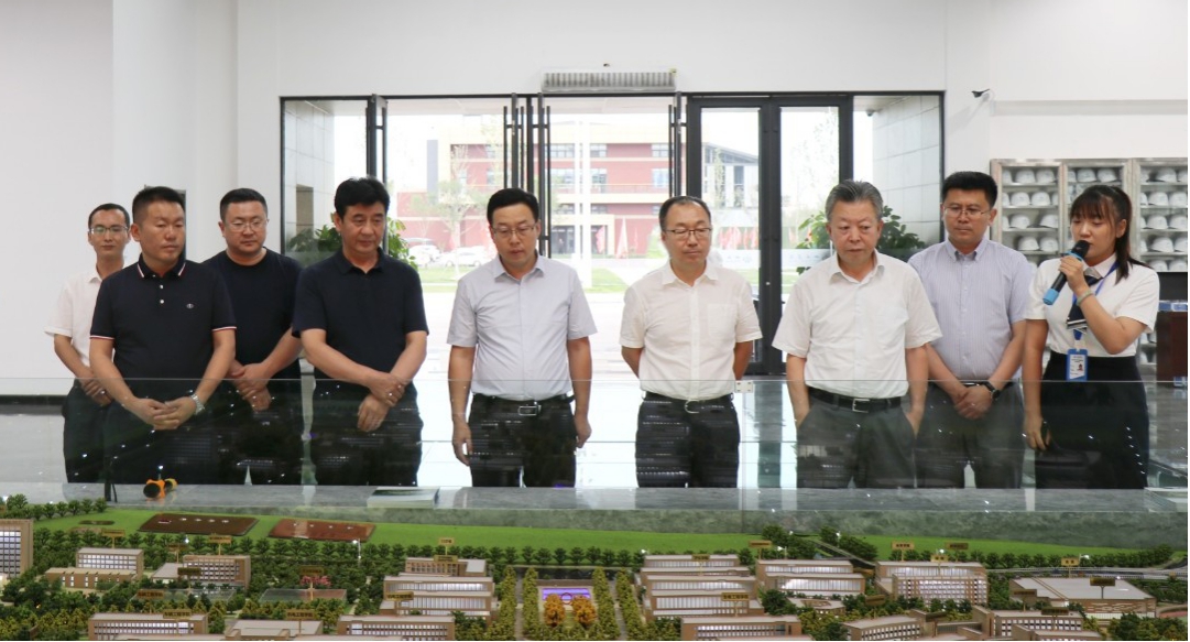 山西省住房和城鄉(xiāng)建設(shè)廳黨組成員、副廳長 在山西建投承建的職教港項目調(diào)研指導(dǎo)