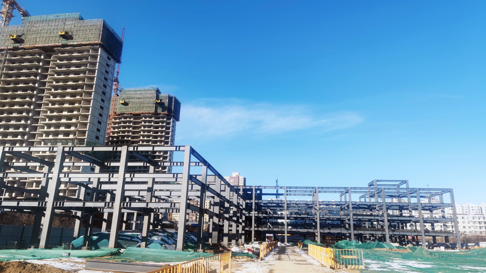 山西建投瀟河產(chǎn)業(yè)公司忻州市杏林小學(xué)項目鋼結(jié)構(gòu)主體順利完工