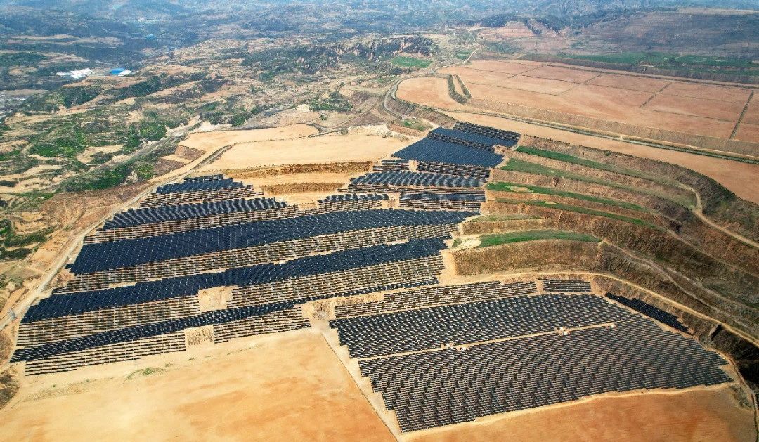 礦區(qū)黃坡煥新記：山西建投建工集團(tuán)格盟啟光農(nóng)光儲(chǔ)項(xiàng)目奏響生態(tài)與產(chǎn)業(yè)“協(xié)奏曲”