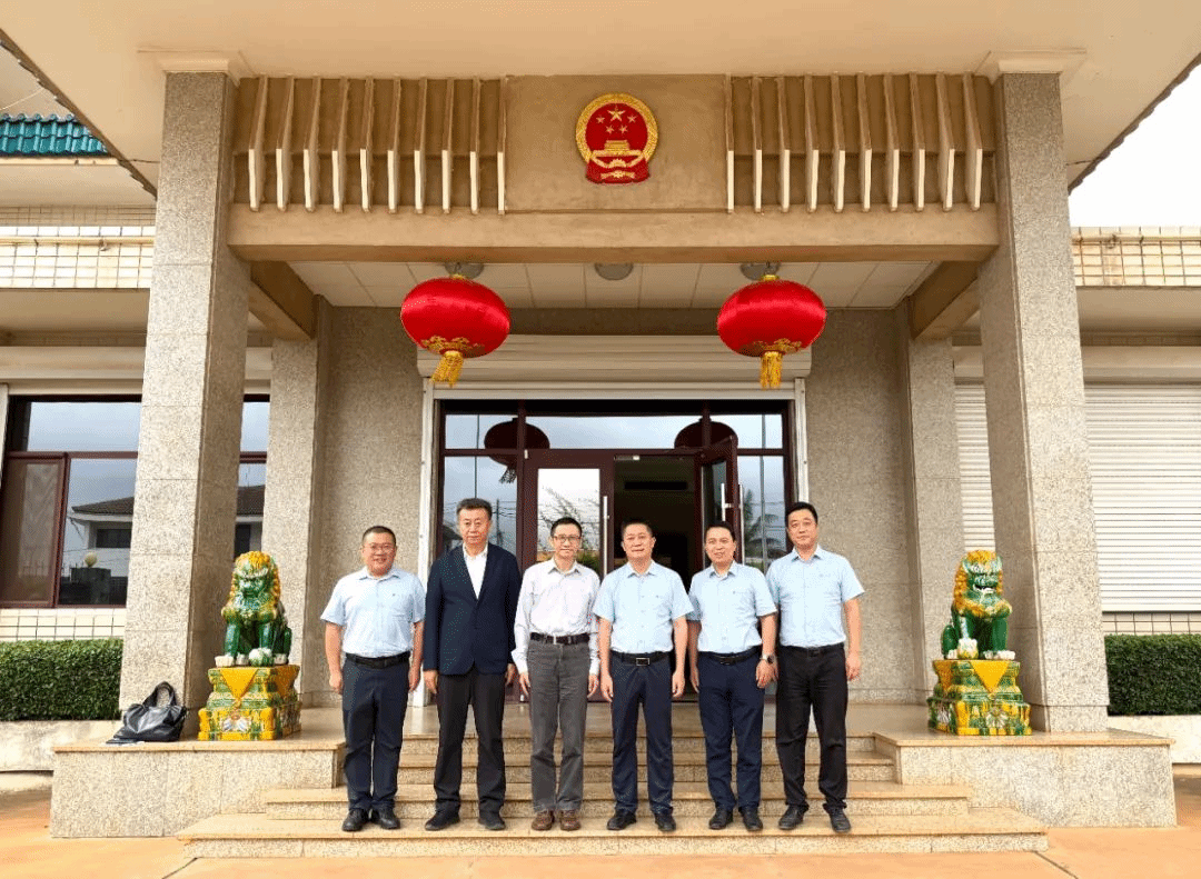 山西建投主要領(lǐng)導(dǎo)赴喀麥隆開展商務(wù)活動(dòng)并慰問項(xiàng)目一線員工