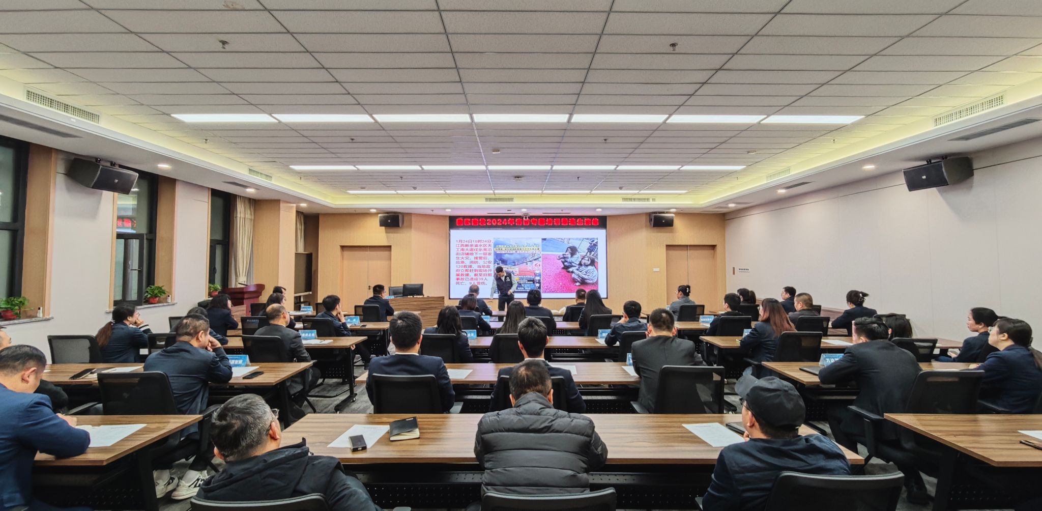 山西建投園區(qū)建發(fā)集團(tuán)開展消防專題培訓(xùn)暨逃生演練