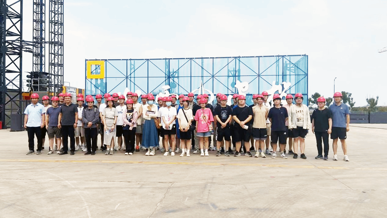 太原理工大學(xué)200余名師生來(lái)山西建投工程機(jī)械公司參觀學(xué)習(xí)