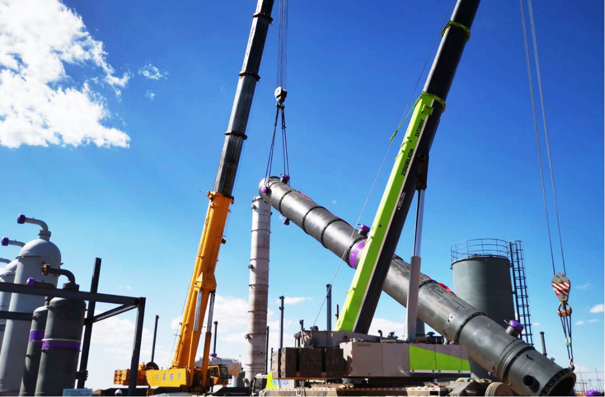 山西建投安裝集團(tuán)承建的內(nèi)蒙古雅海LNG項(xiàng)目吸收塔吊裝完成