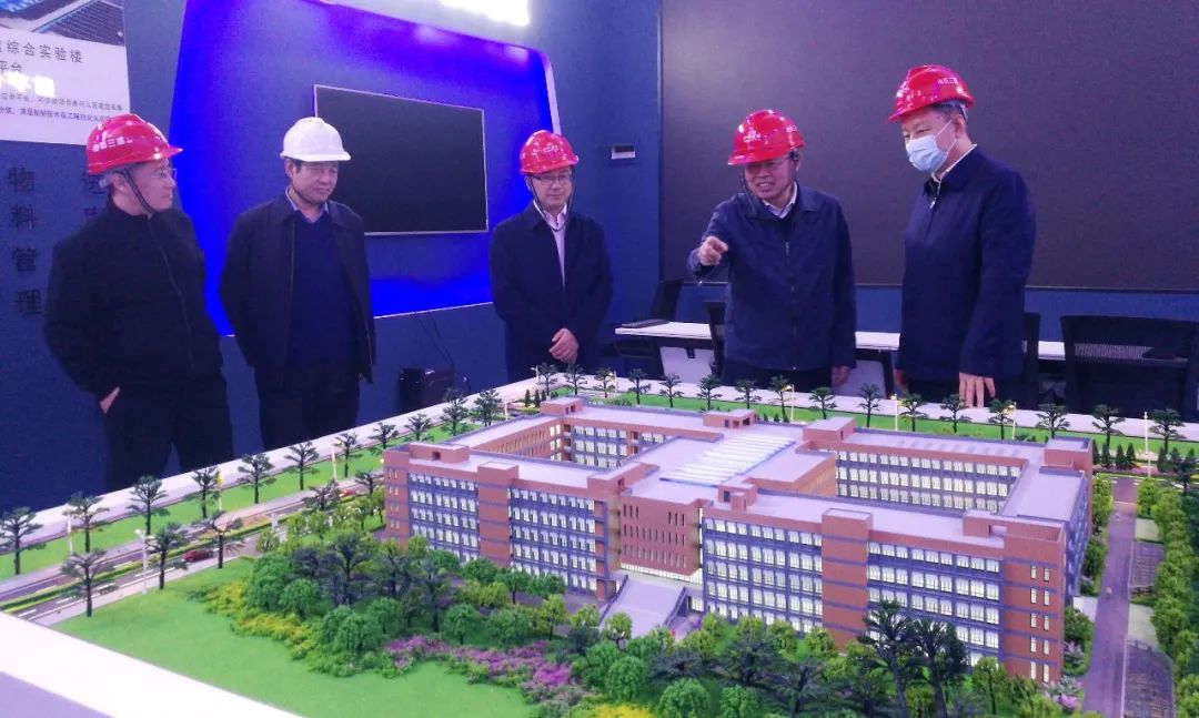 晉中市委書記吳俊清在山西建投三建集團(tuán)承建的山西農(nóng)業(yè)大學(xué)新建綜合實驗樓建設(shè)項目調(diào)研