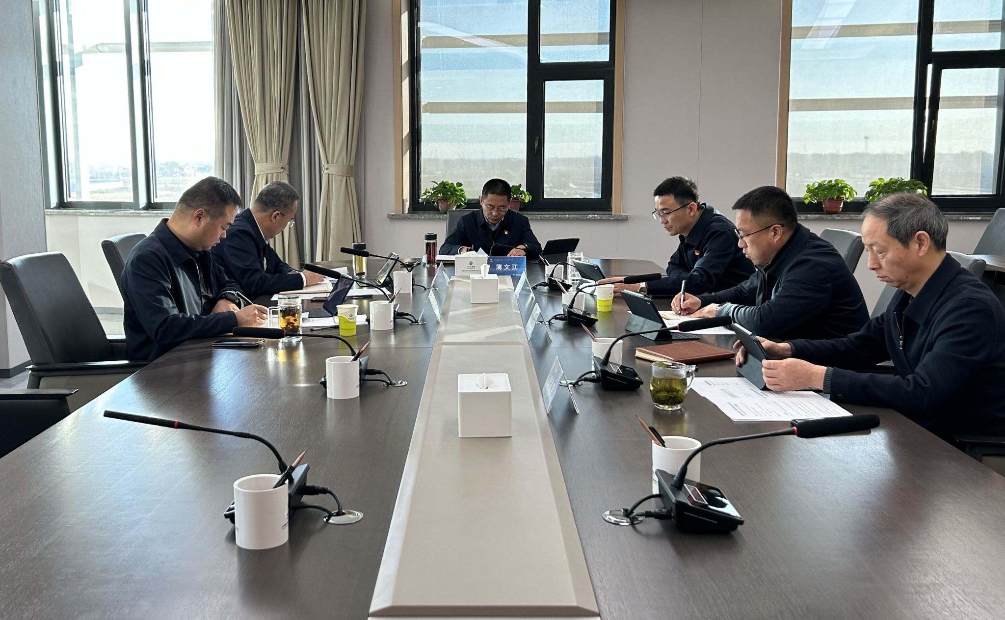 山西建投園區(qū)建發(fā)集團(tuán)召開黨委理論學(xué)習(xí)中心組（擴(kuò)大）學(xué)習(xí)會