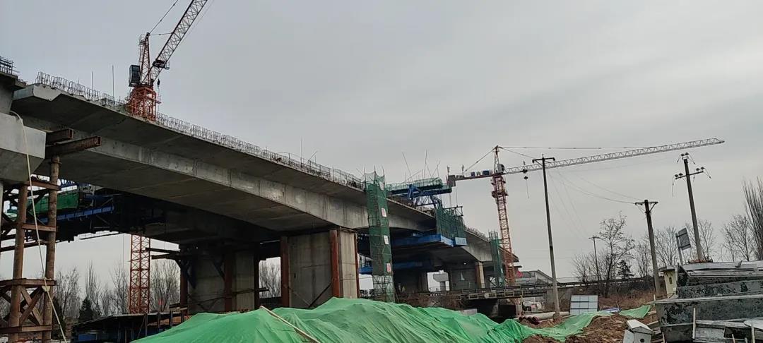山西建投六建集團(tuán)上跨大運(yùn)高速橋再傳新進(jìn)展