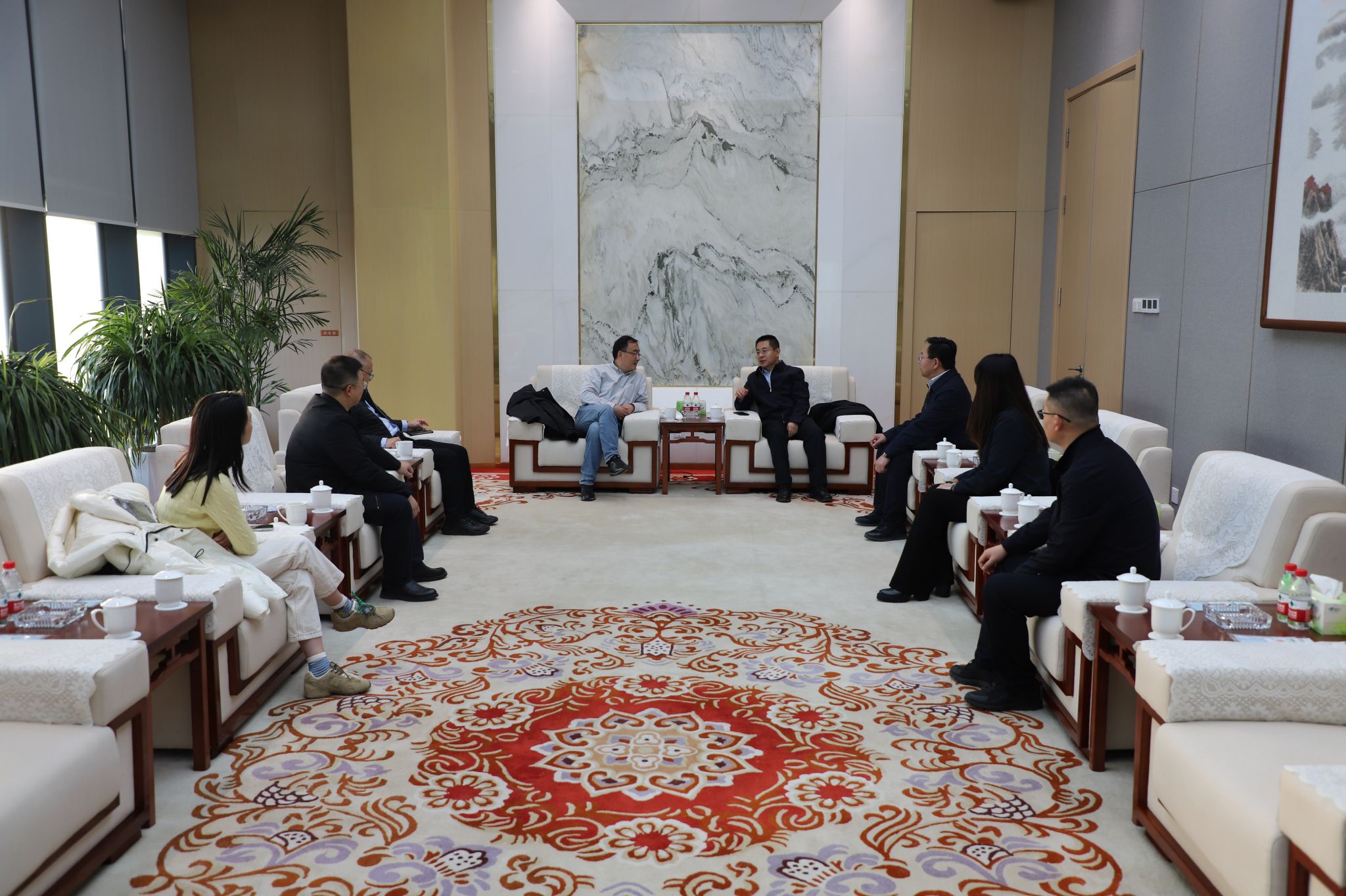 山西建投園區(qū)建發(fā)集團(tuán)與北京聯(lián)東集團(tuán)舉行工作會(huì)談