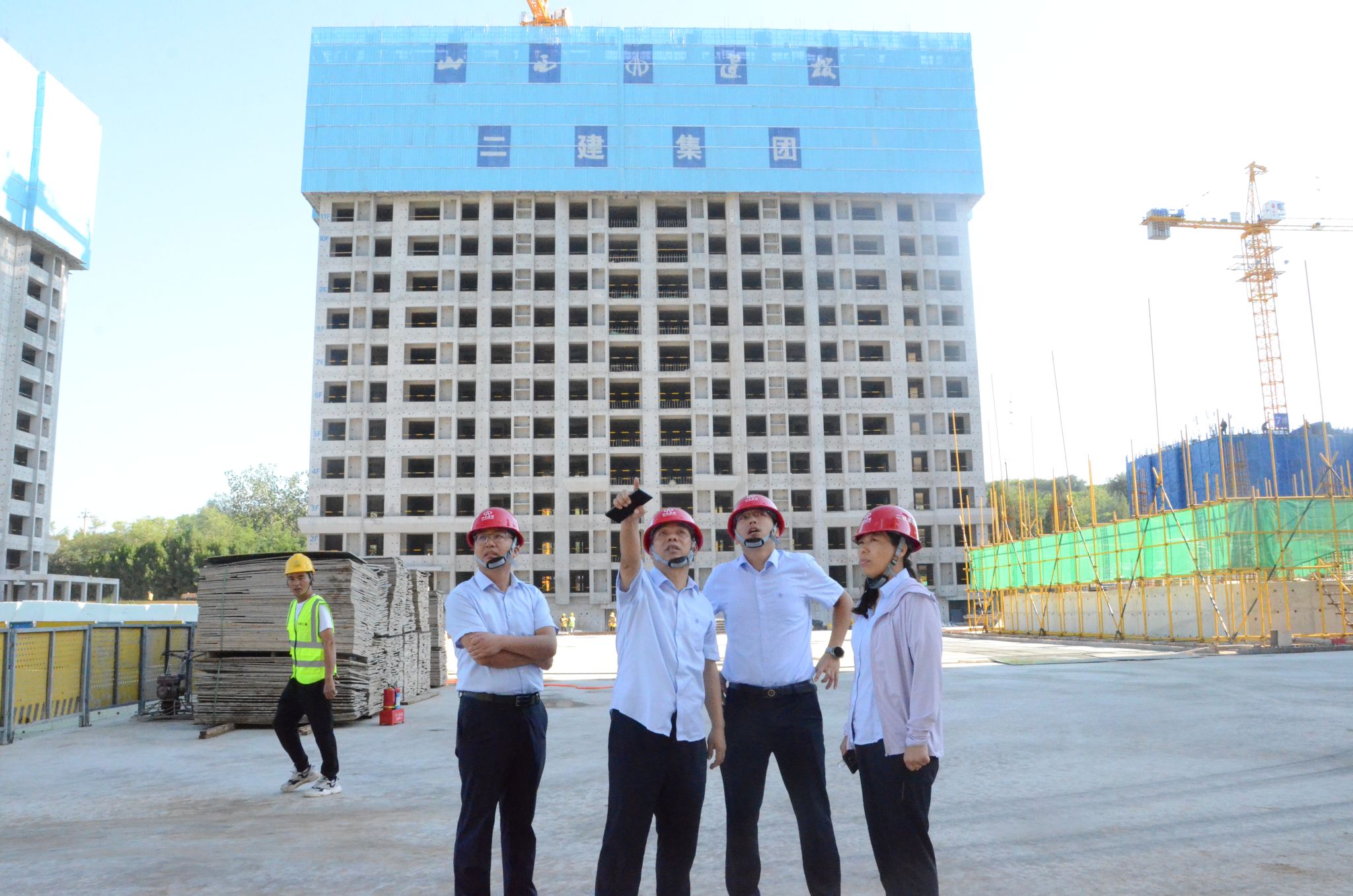 山西建投二建集團召開2024年第三次技術(shù)質(zhì)量、科技創(chuàng)新工作會、現(xiàn)場觀摩會暨“質(zhì)量月”活動啟動會、第14期技術(shù)骨干“上講臺”授課培訓會