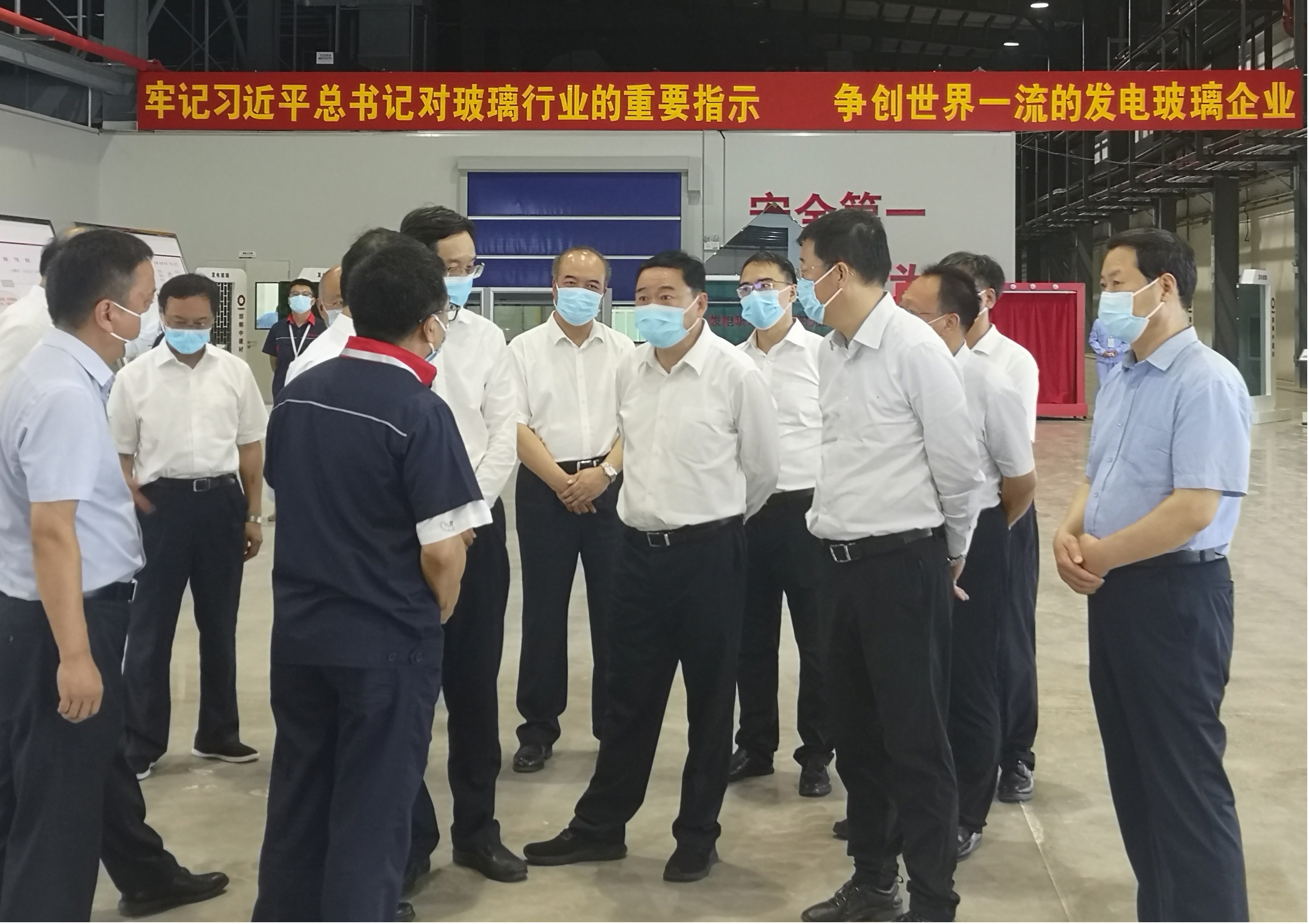 國(guó)務(wù)院國(guó)資委黨委書(shū)記、主任郝鵬在山西建投 一建集團(tuán)承建的邯鄲中建材項(xiàng)目調(diào)研