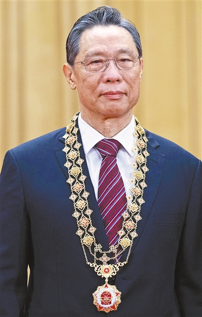 中國(guó)工程院院士鐘南山——大醫(yī)大愛(ài)守護(hù)生命（奮斗百年路 啟航新征程·“共和國(guó)勛章”獲得者）