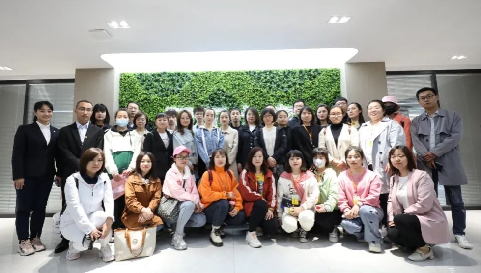 山西各地市團(tuán)青干部、“青年之家”負(fù)責(zé)人在山西建投建工集團(tuán)觀摩交流