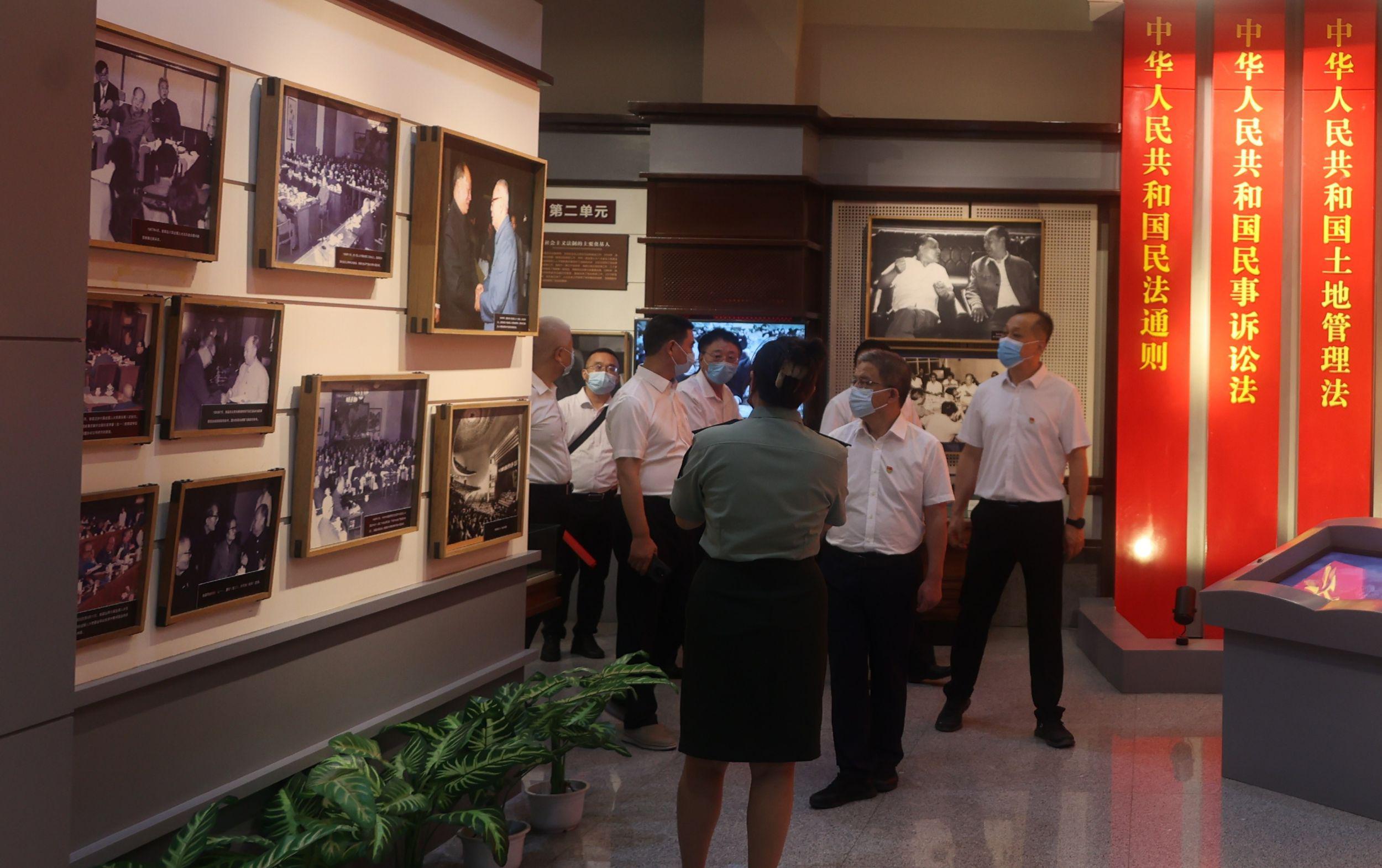 永遠(yuǎn)跟黨走奮進(jìn)集團(tuán)高質(zhì)量發(fā)展新征程——集團(tuán)機(jī)關(guān)黨員赴彭真生平暨中共太原支部舊址紀(jì)念館開展主題黨日活動(dòng)