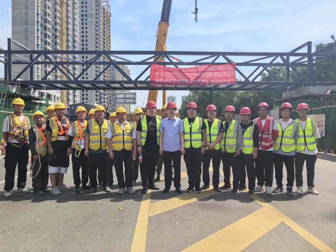 山西建投六建集團承建的古交市新建三座人行天橋建設項目順利完工