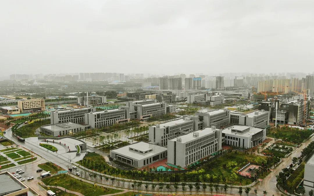 山西建投總承包部晉中職業(yè)技術(shù)學(xué)院新校區(qū)項(xiàng)目第一批單體工程竣工驗(yàn)收全部通過(guò)