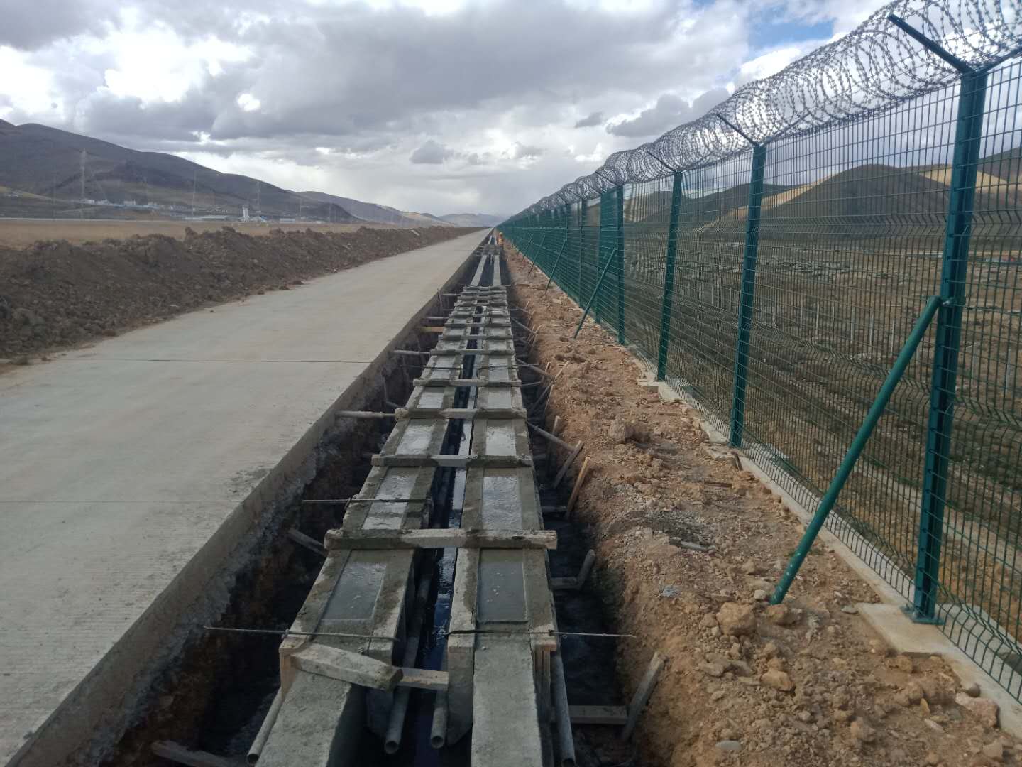 山西建投機(jī)械化集團(tuán)承建的邦達(dá)機(jī)場飛行區(qū)改造工程通過竣工驗(yàn)收