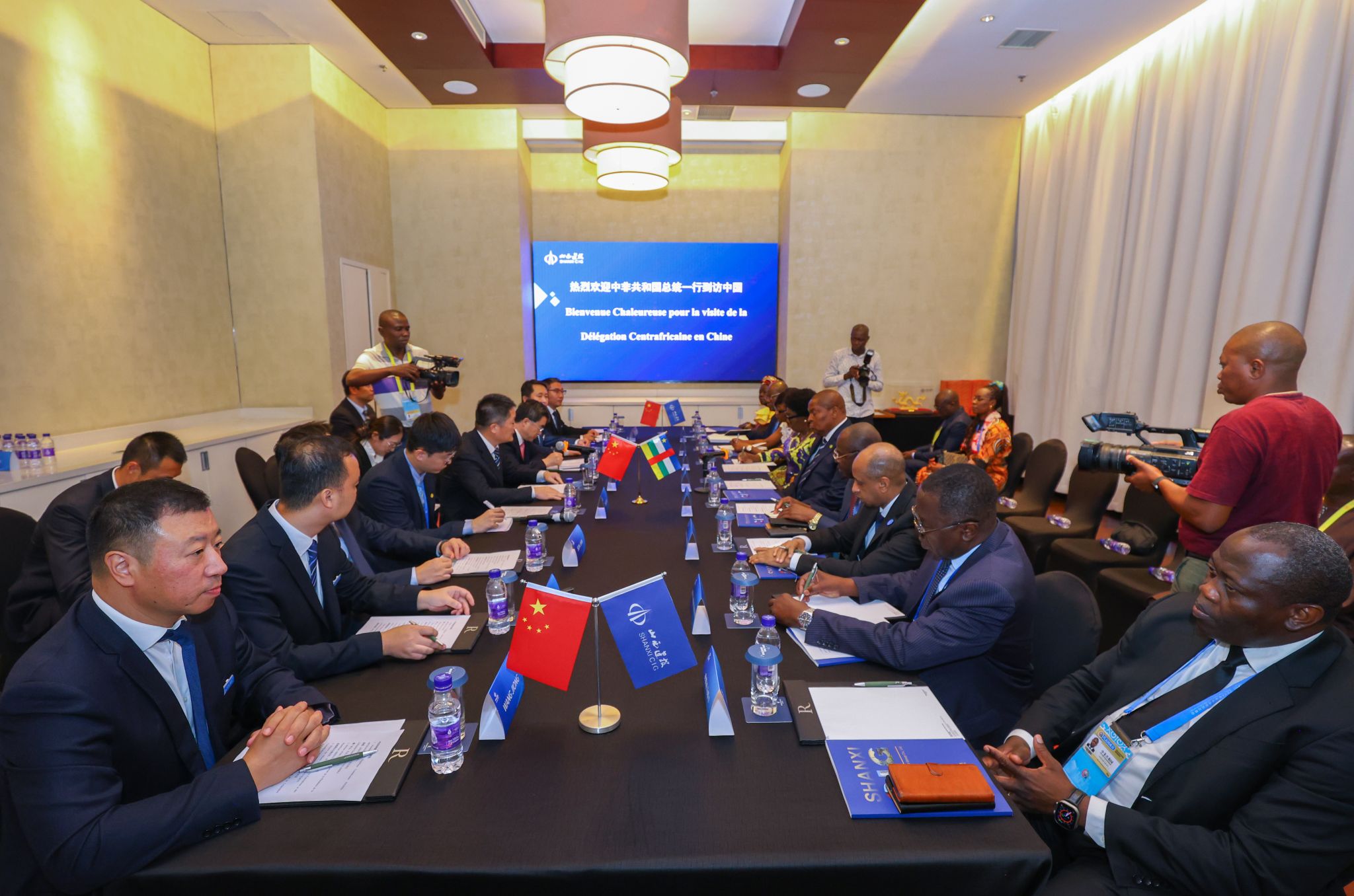 山西建投集團(tuán)領(lǐng)導(dǎo)拜會(huì)中非共和國(guó)總統(tǒng)圖瓦德拉