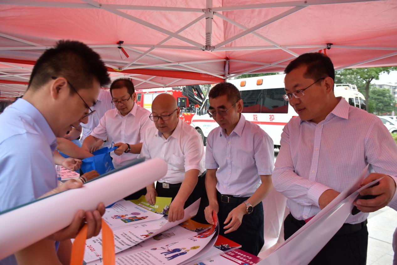 落實(shí)安全責(zé)任推動(dòng)安全發(fā)展 ——山西建投深入開(kāi)展“安全宣傳咨詢(xún)?nèi)铡被顒?dòng)