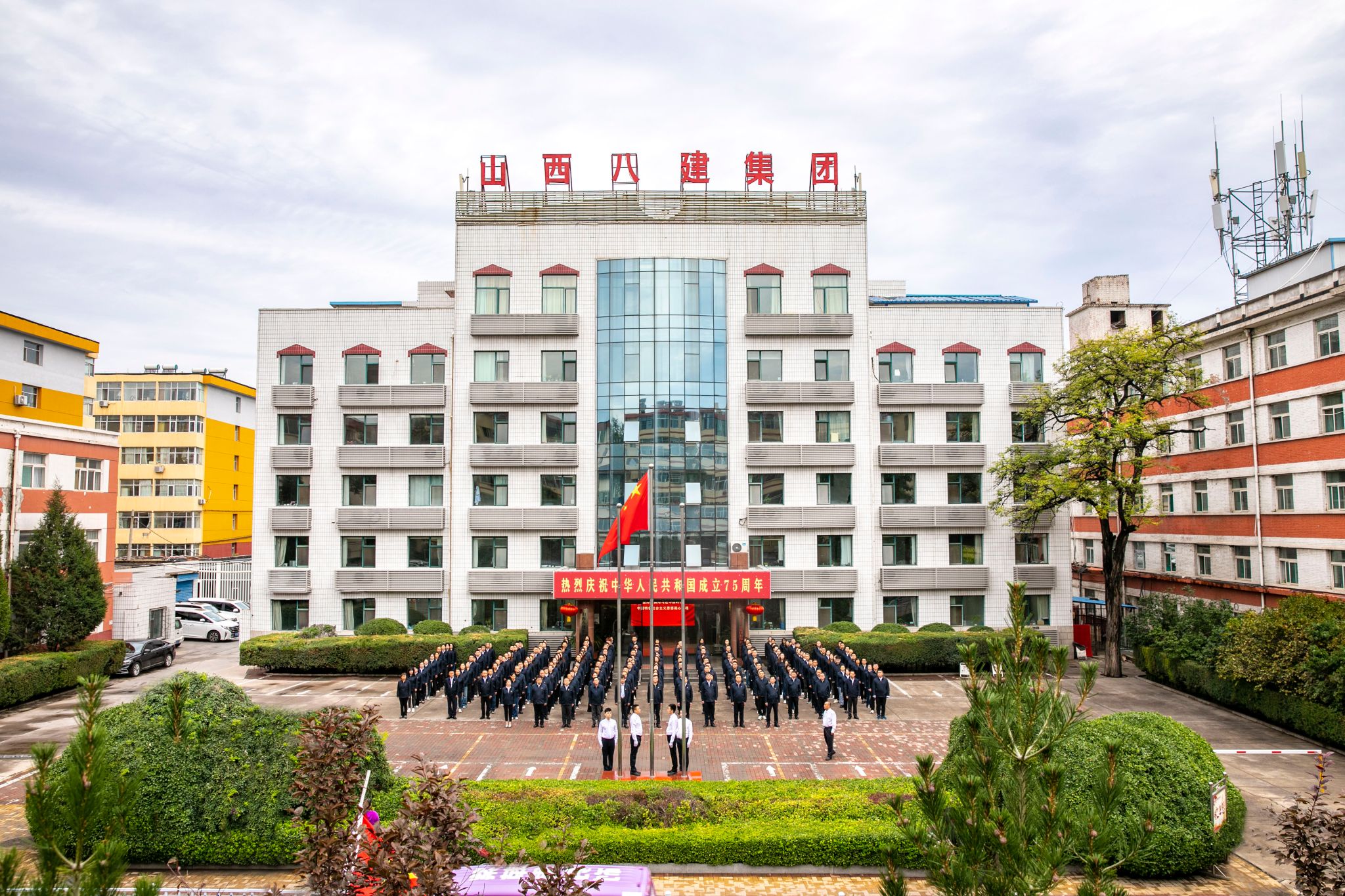 山西建投八建集團(tuán)組織開(kāi)展“迎國(guó)慶 升國(guó)旗”主題黨日活動(dòng)