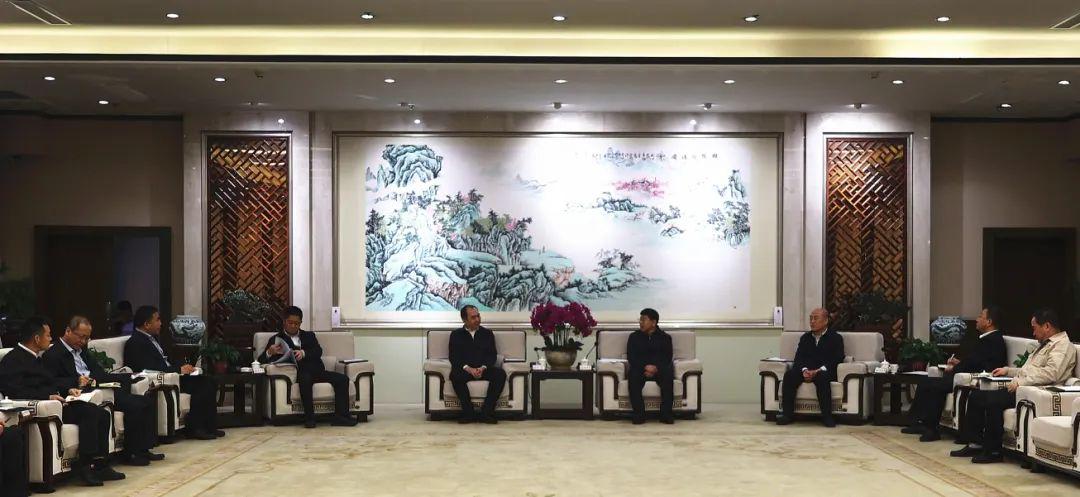 孫波與汾酒集團(tuán)黨委書(shū)記、董事長(zhǎng)袁清茂舉行工作會(huì)談