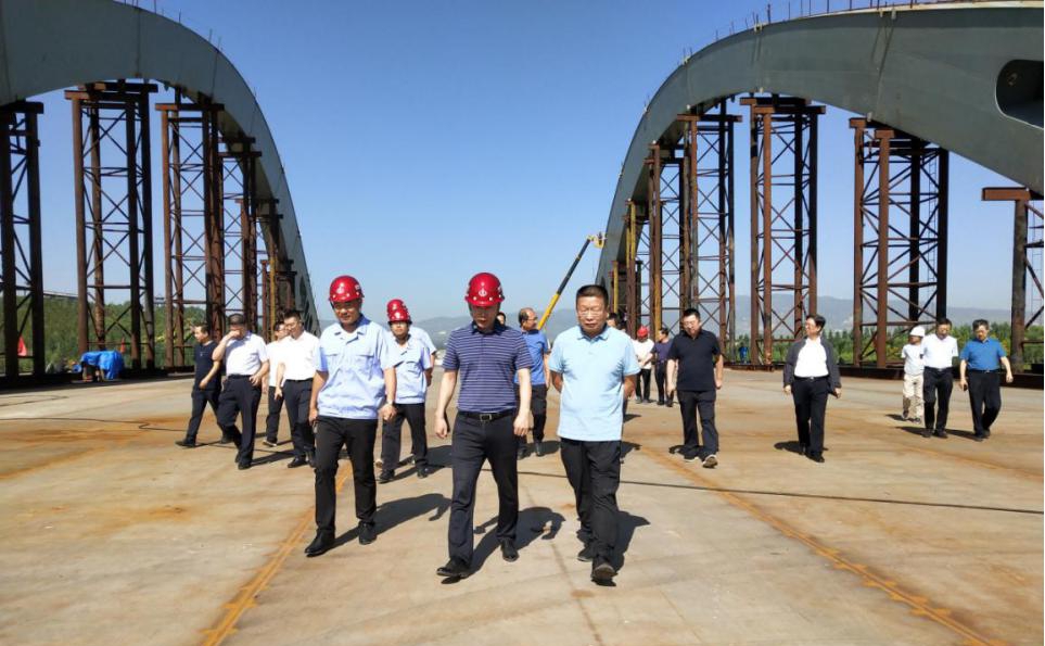 朔州市委副書記、市長熊燕斌在山西建投四建集團承建的朔州市七里河項目調(diào)研