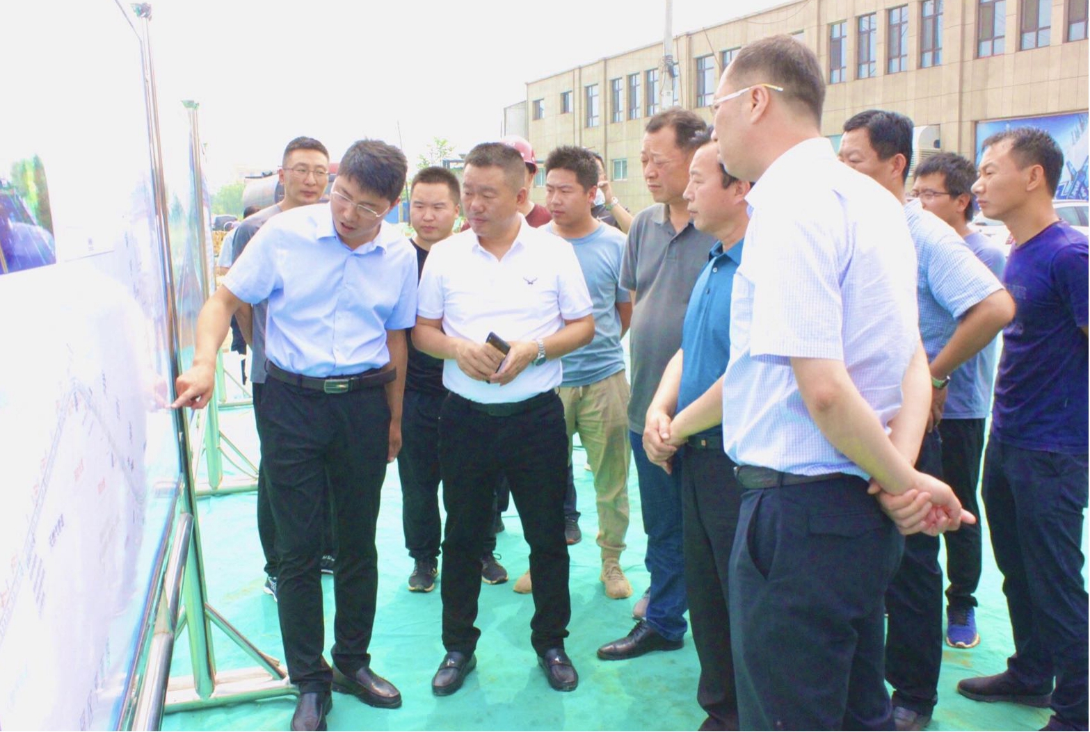 晉中市副市長在山西建投晉中指揮部在建項(xiàng)目調(diào)研