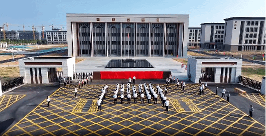 山西建投六建集團承建的萬榮中學遷建項目正式揭牌投入使用