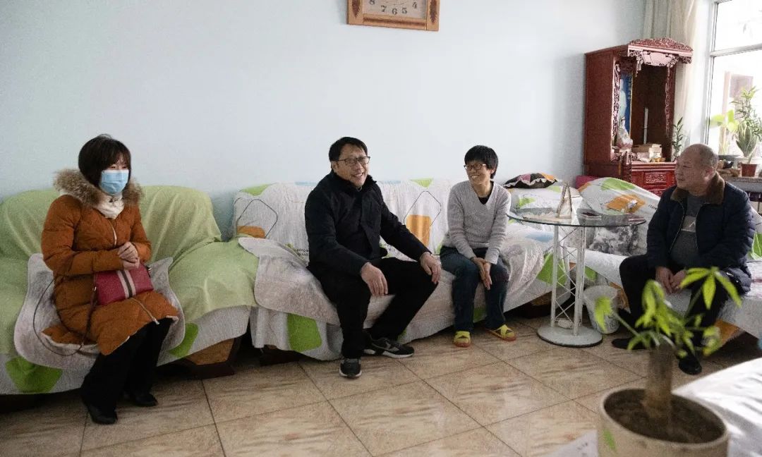 山西建投三建集團(tuán)慰問老黨員、困難黨員