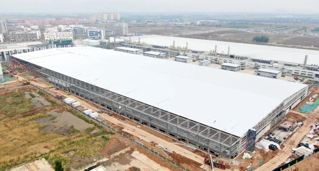 山西建投瀟河產(chǎn)業(yè)公司瀟河新能源新材料產(chǎn)業(yè)基地8GW電池車(chē)間項(xiàng)目主體結(jié)構(gòu)封頂