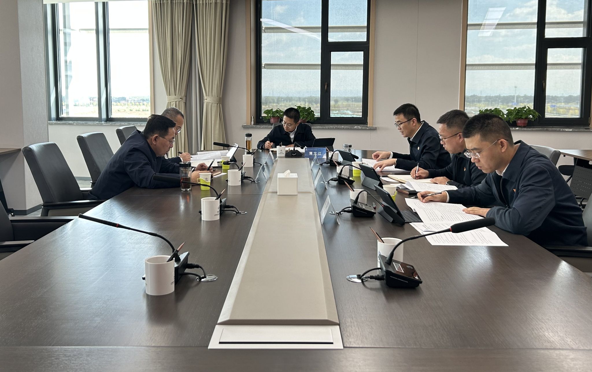 山西建投園區(qū)建發(fā)集團(tuán)召開黨委理論學(xué)習(xí)中心組（擴(kuò)大）學(xué)習(xí)會