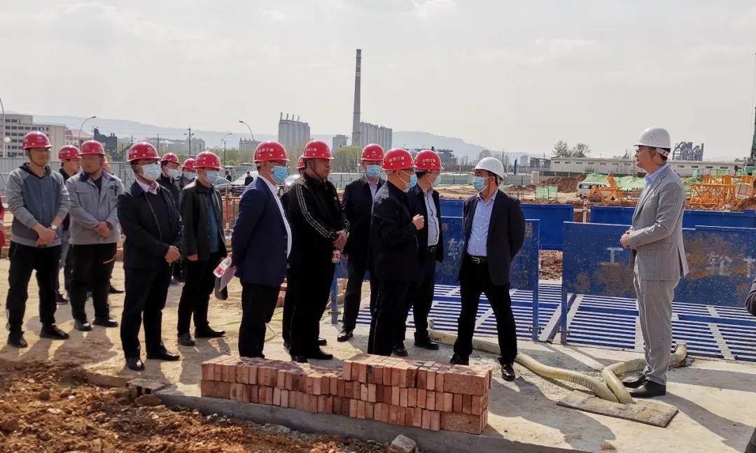 陽(yáng)泉市紀(jì)委書記在山西建投三建集團(tuán)中電陽(yáng)泉數(shù)字經(jīng)濟(jì)產(chǎn)業(yè)園項(xiàng)目調(diào)研