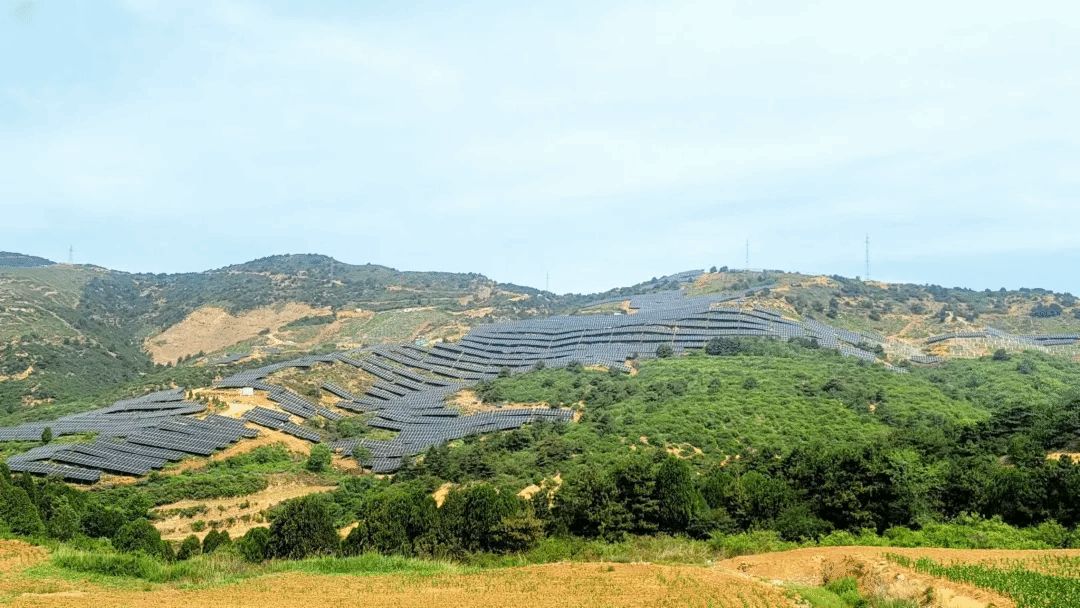 山西建投安裝集團(tuán)承建的廣東粵電澤州170MW光伏發(fā)電項(xiàng)目EPC總承包工程首次并網(wǎng)發(fā)電