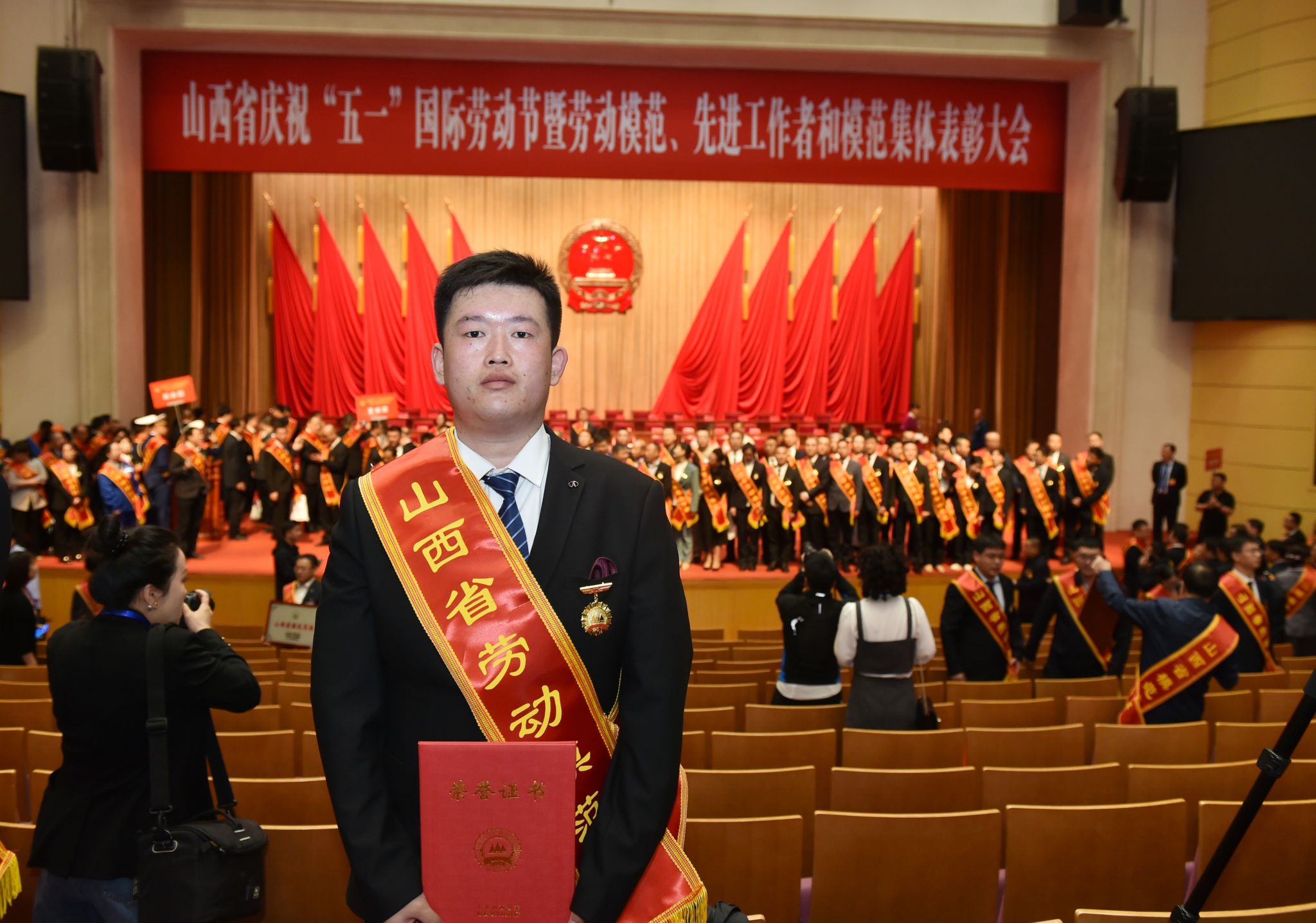 山西建投云數(shù)智公司職工榮獲  “山西省勞動(dòng)模范”稱號(hào)