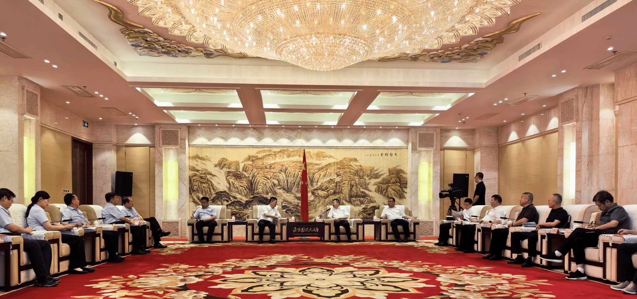 山西建投集團(tuán)與呂梁市政府舉行工作會(huì)談