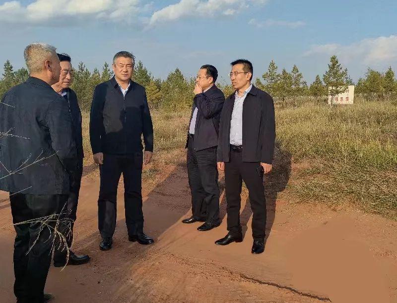 徐忠和赴工程項(xiàng)目現(xiàn)場調(diào)研