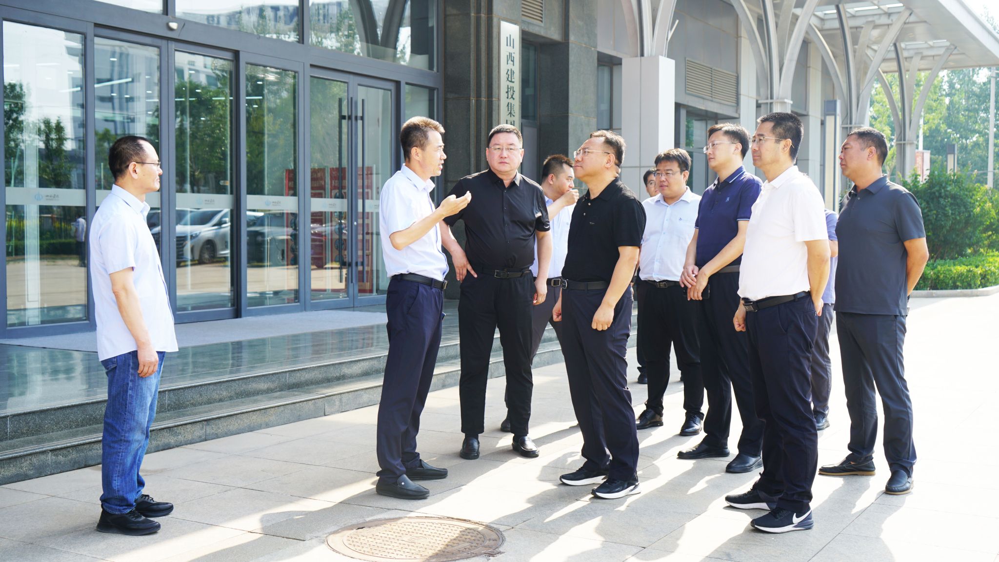 河北省保定市高碑店市委書記賈偉斌帶隊(duì)到山西建投瀟河產(chǎn)業(yè)公司參觀交流