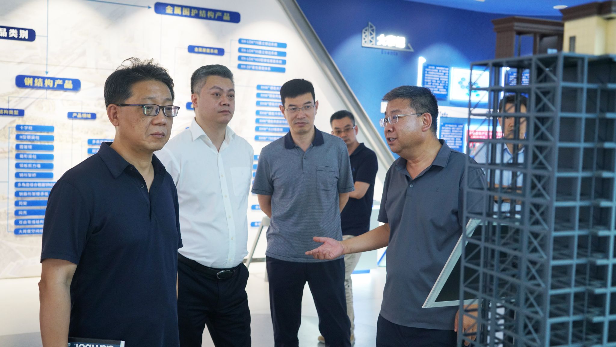 上海交通大學(xué)吳鎮(zhèn)遠(yuǎn)空氣動力學(xué)研究中心主任、航空航天學(xué)院長聘教授劉洪一行到山西建投瀟河產(chǎn)業(yè)公司參觀交流