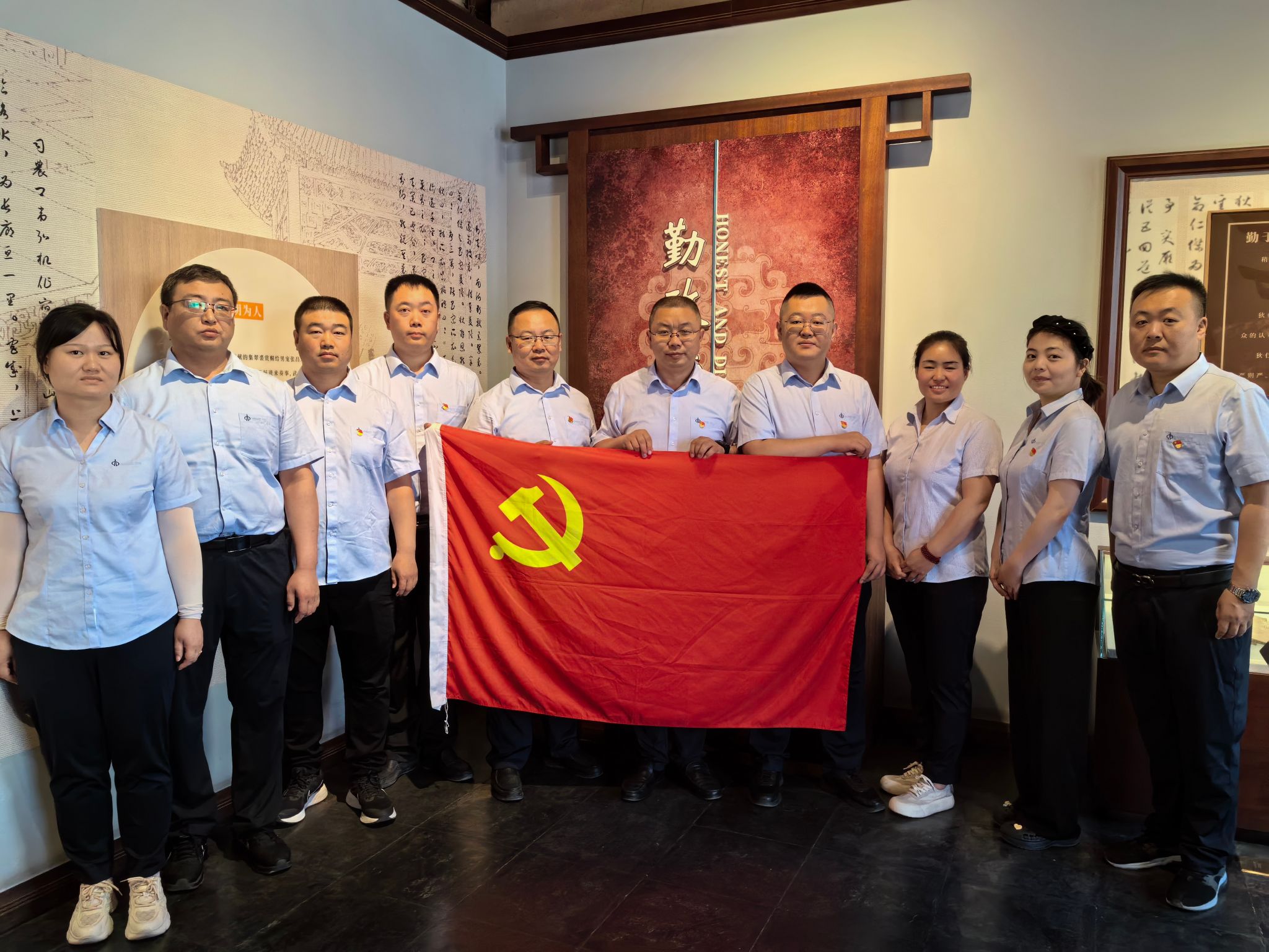 山西建投二建集團(tuán)基層黨支部開展“七一”黨紀(jì)學(xué)習(xí)教育主題黨日活動